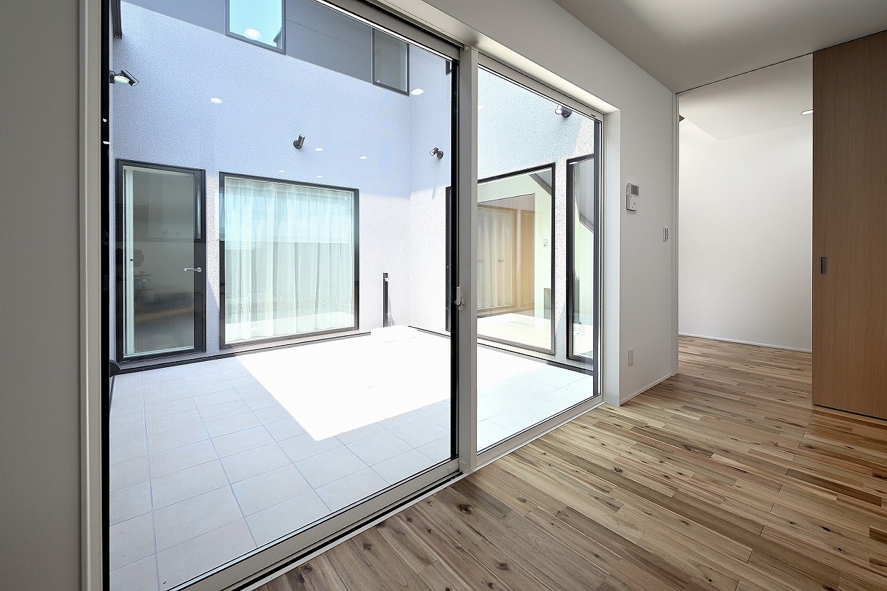 中庭から光が注ぐ快適空間／高浜市 GALLERY