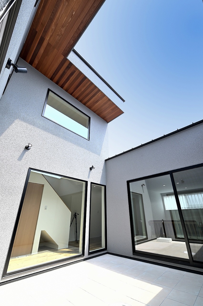 中庭から光が注ぐ快適空間／高浜市 GALLERY