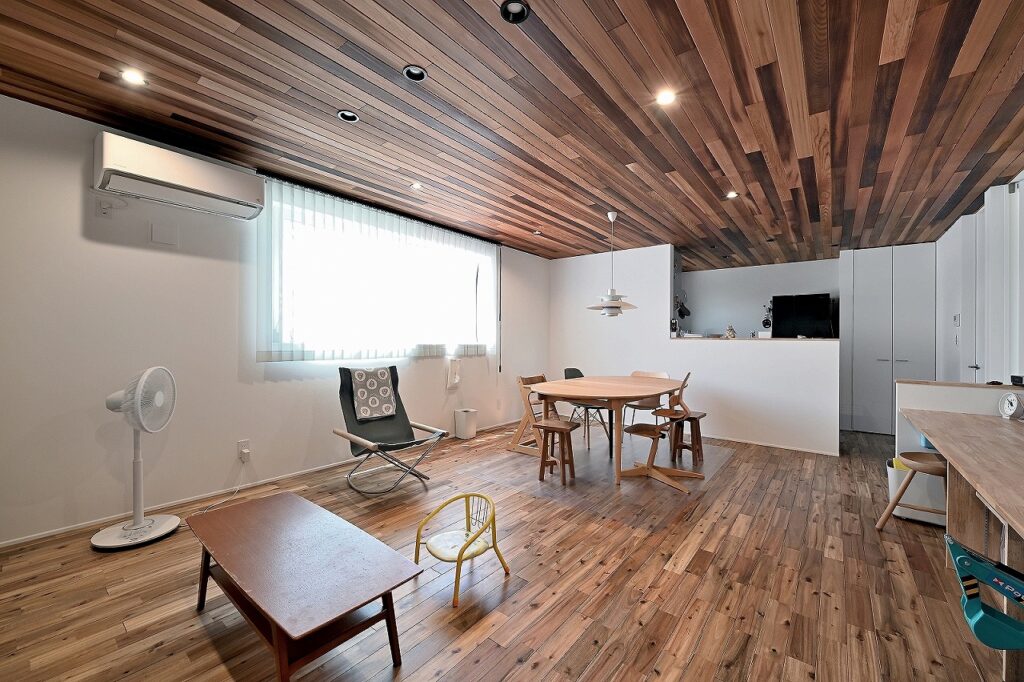 二世帯をつなぐ家／豊田市