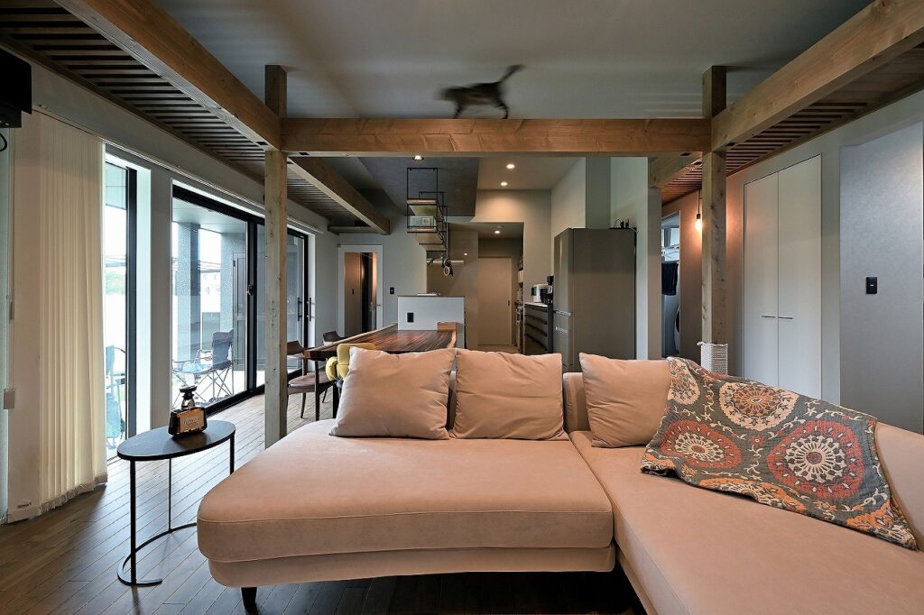 愛猫の天空回廊と暮らしやすさの邸宅／岡崎市