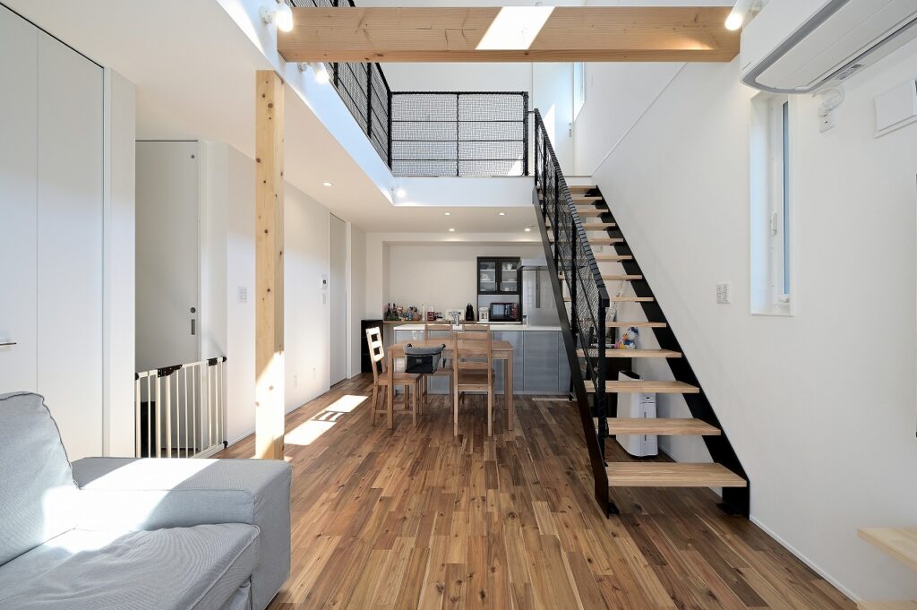 吹抜けと廻廊／豊田市